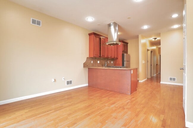 Building Photo - 249 Winfield Ave