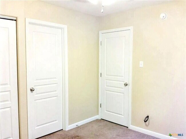 Building Photo - 112 Rush Haven