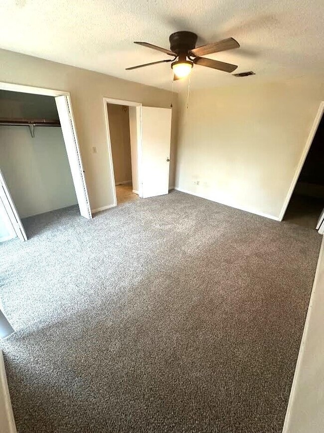 Building Photo - 1825 Hunters Path