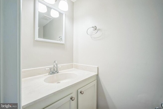 Building Photo - 14801 Basingstoke Loop