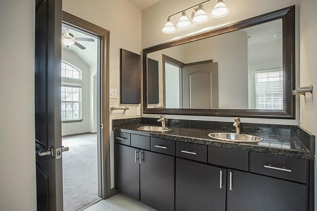 Building Photo - 103 Aventura Pl