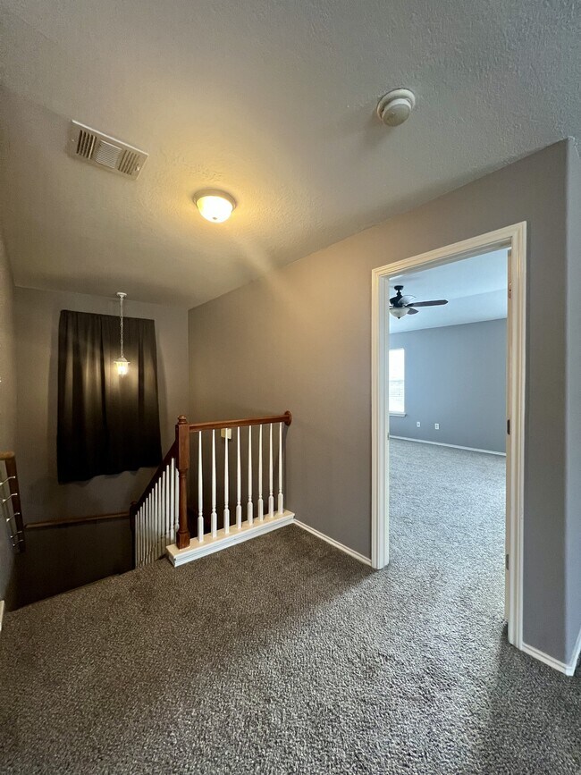 Building Photo - 9411 Rainbow Creek