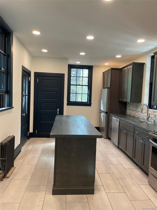 Building Photo - 12 Pine Hill Rd