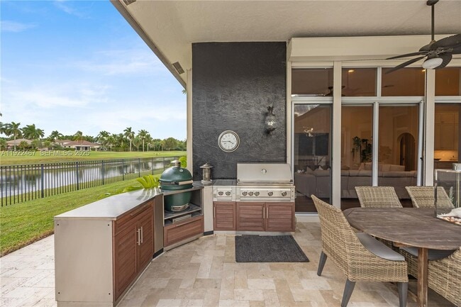 Building Photo - 2589 Mayfair Ln