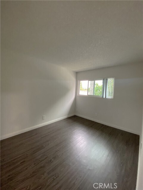 Building Photo - 25400 Oak St