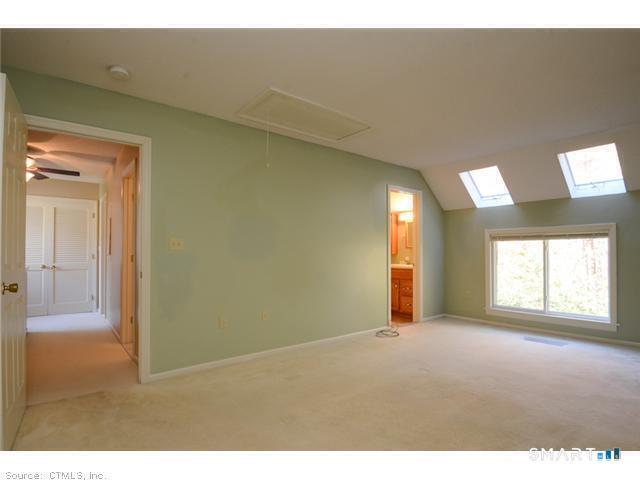 Building Photo - 26 Farmington Meadow Dr