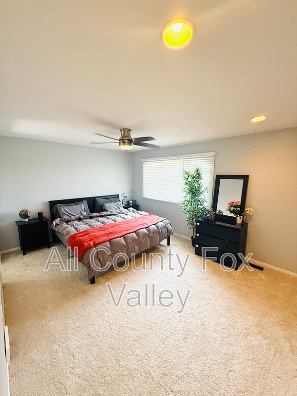 Building Photo - 21 E Appletree Ln