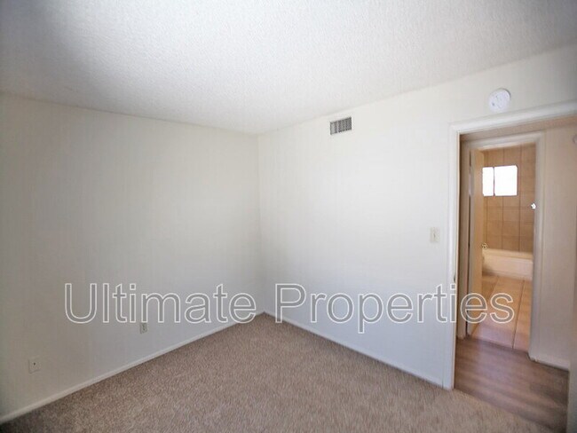 Building Photo - 6043 N 71st Ln