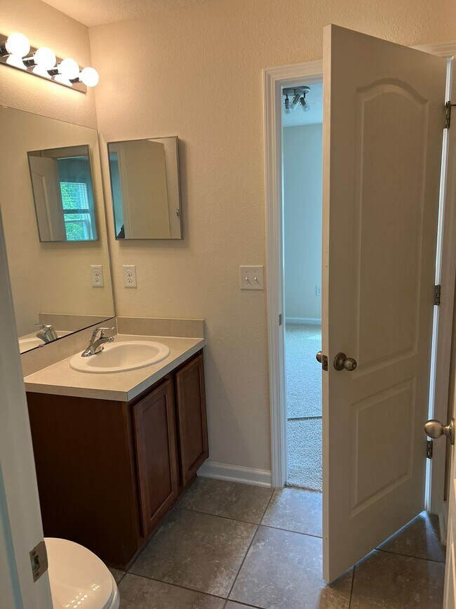 Building Photo - 589 Servia Dr