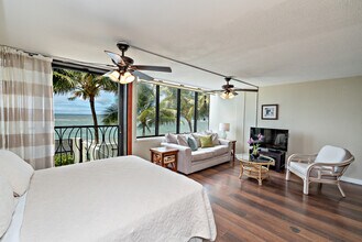 Building Photo - BEACH FRONT Furnished 2/2/1-pkg in Waialua...