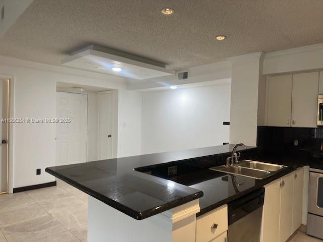 Building Photo - 650 S Park Rd