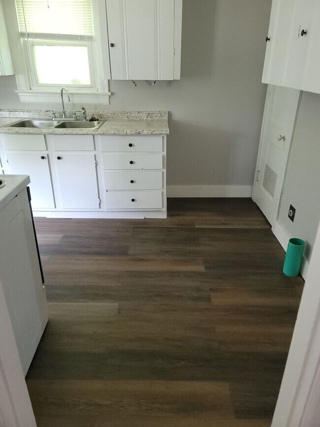 Building Photo - 1411 Hill St