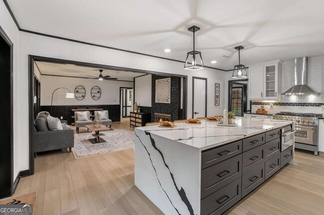 Building Photo - 788 Sherwood Rd N W