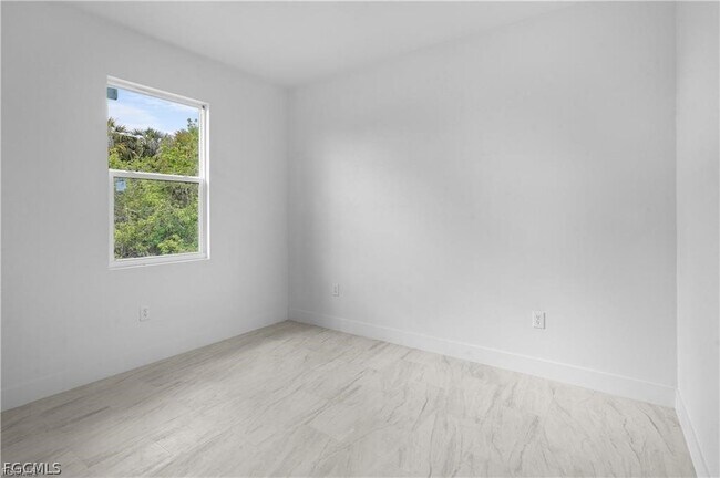 Building Photo - 656 Grant