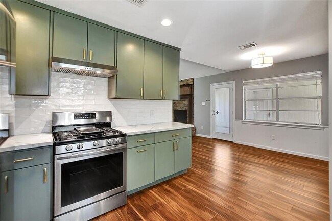 Building Photo - 25802 Maplewood Dr