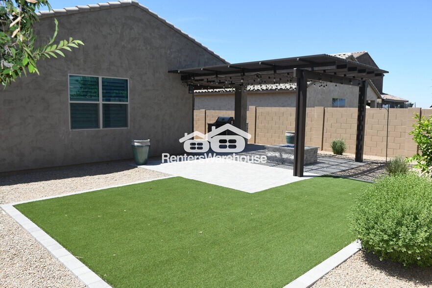 Building Photo - 3048 W Thorn Tree Dr