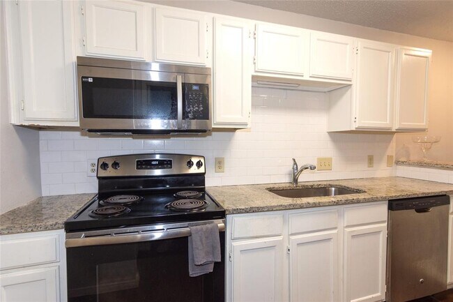 Building Photo - 3115 Helms St