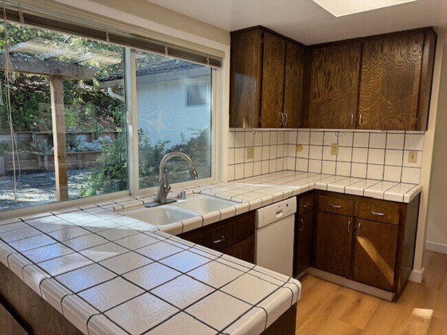 Building Photo - Wonderful single level home in Moraga-grea...