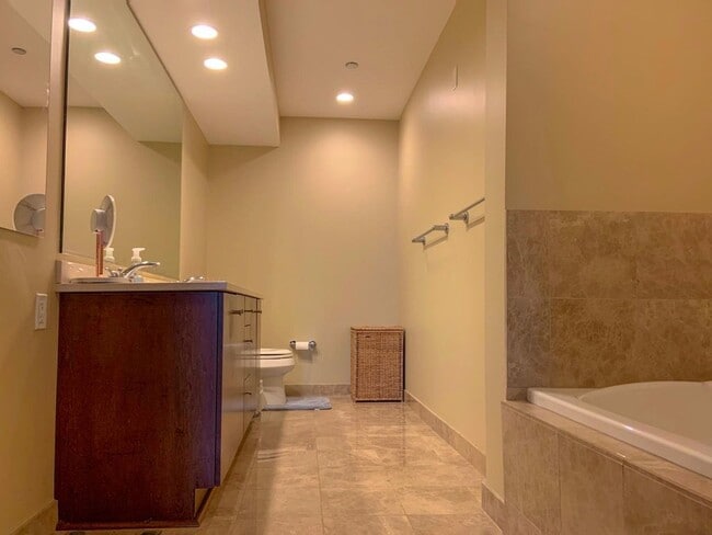 Building Photo - 60 E Monroe St