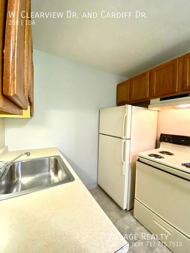 Building Photo - 51 W Clearview Dr