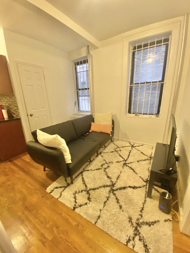 Building Photo - 413 E 70th St