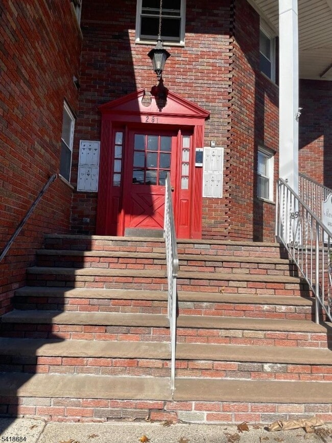 Building Photo - 281 Bloomfield Ave