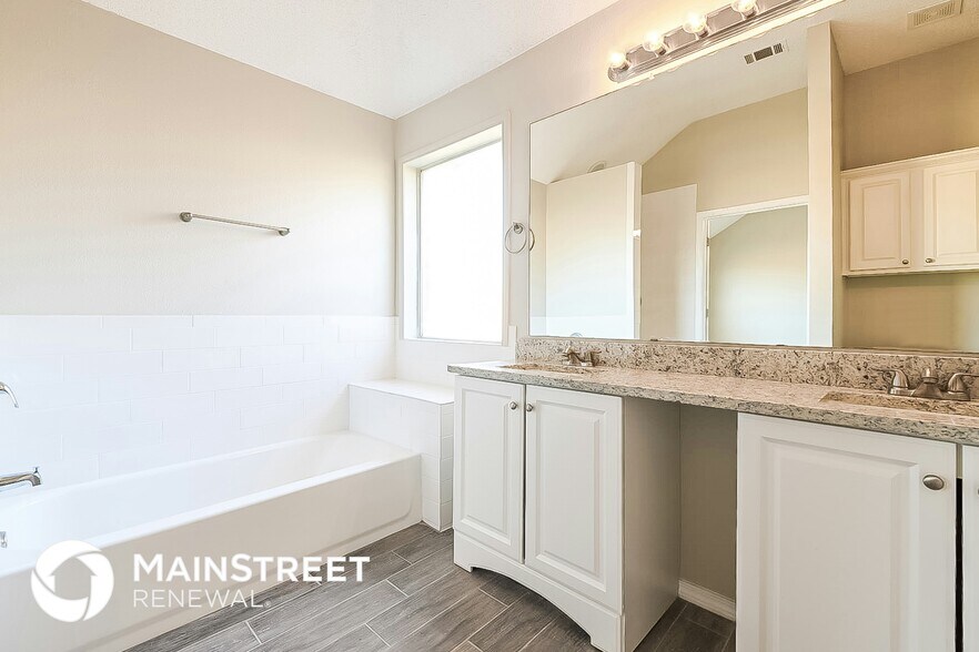 Building Photo - 1536 Montreal Ln