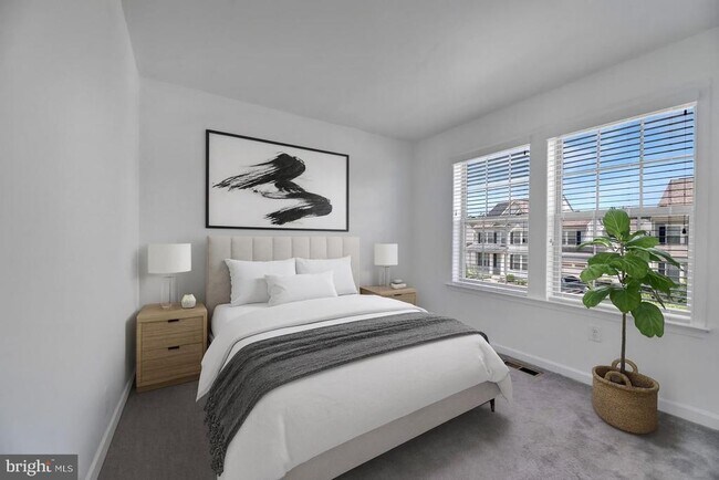 Building Photo - 8008 Hubble Dr