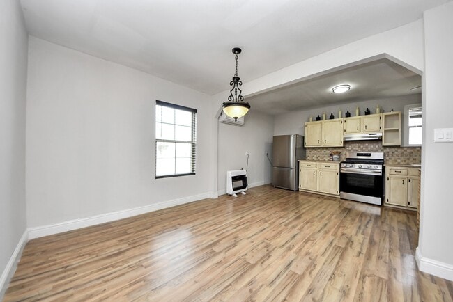 Building Photo - 215 St Charles Dr