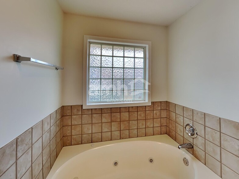 Building Photo - 3119 Lamura Ln