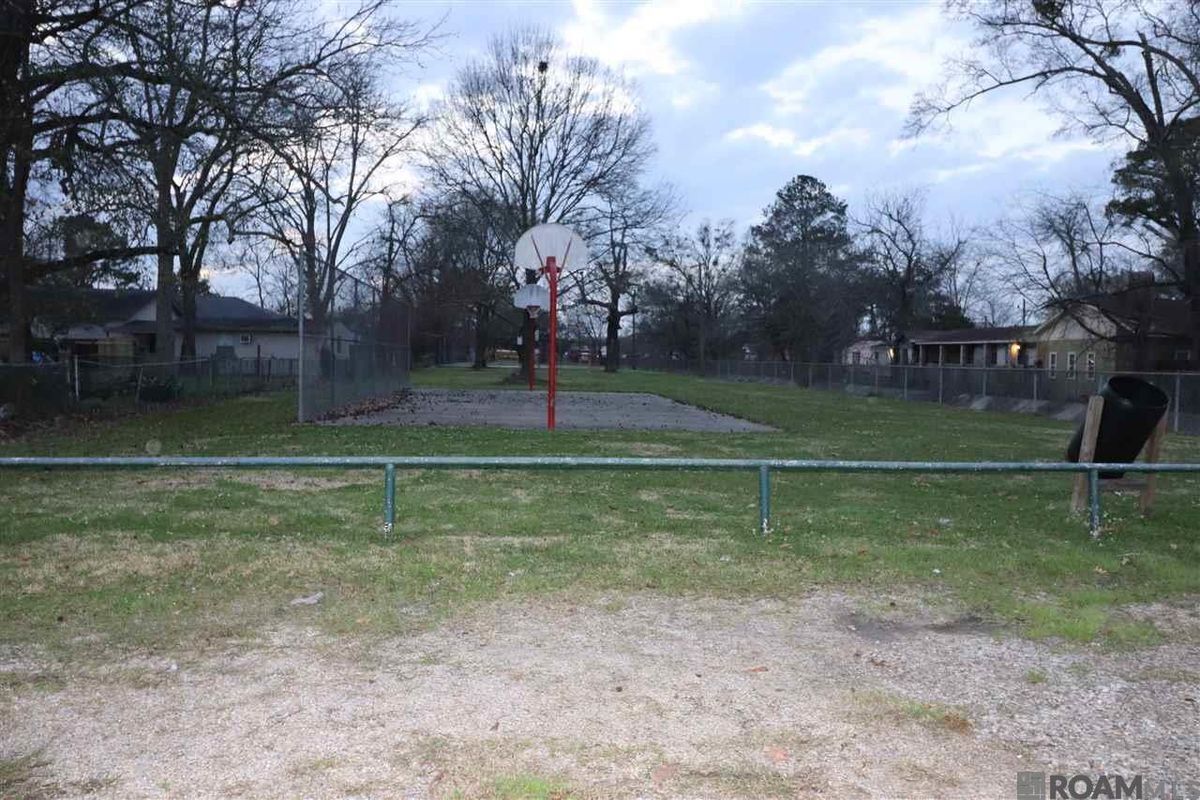 Building Photo - 2654 Sheldon Dr