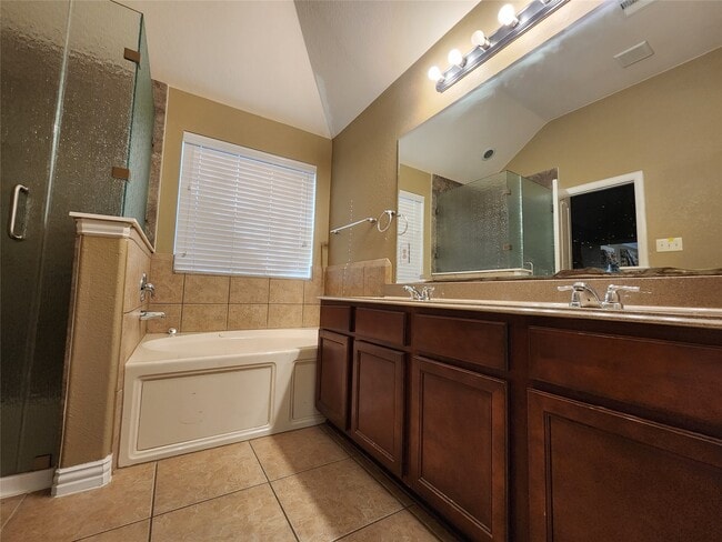 Building Photo - 4422 Meadow Way Dr