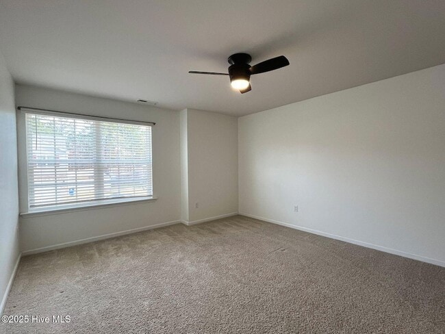 Building Photo - 275 Roberts Pl