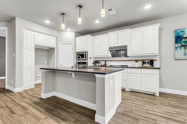 Building Photo - 713 Parkland Dr