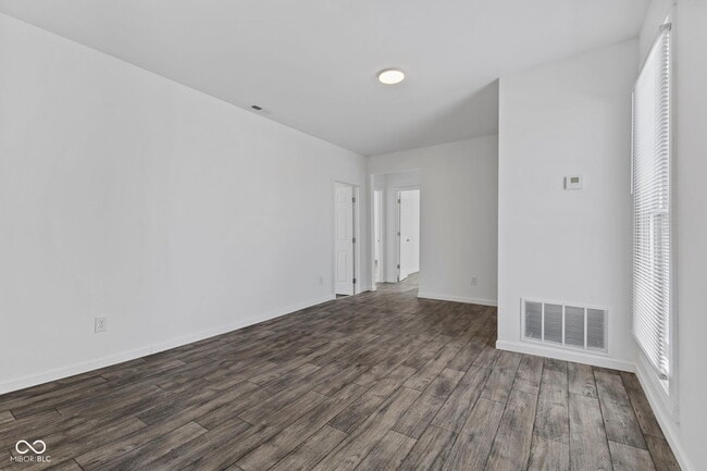 Building Photo - 2 Van Ave