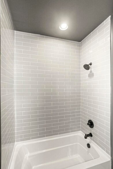 Building Photo - 337 Gatewood Ave