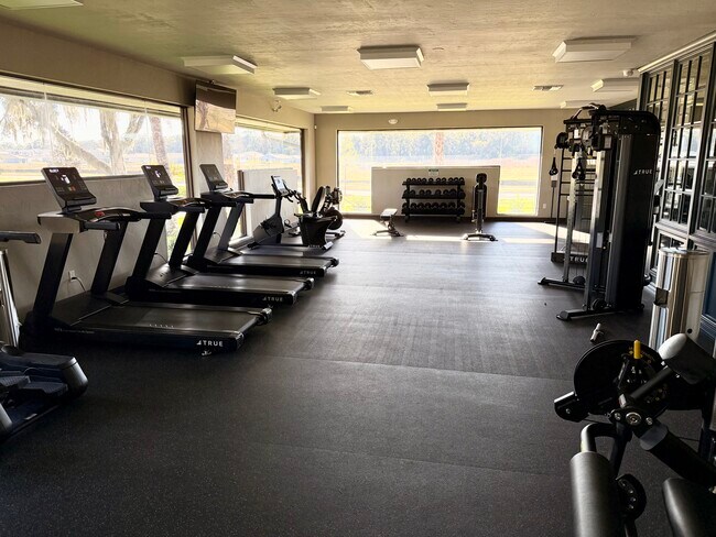 Building Photo - 2555 NW 23rd Ave