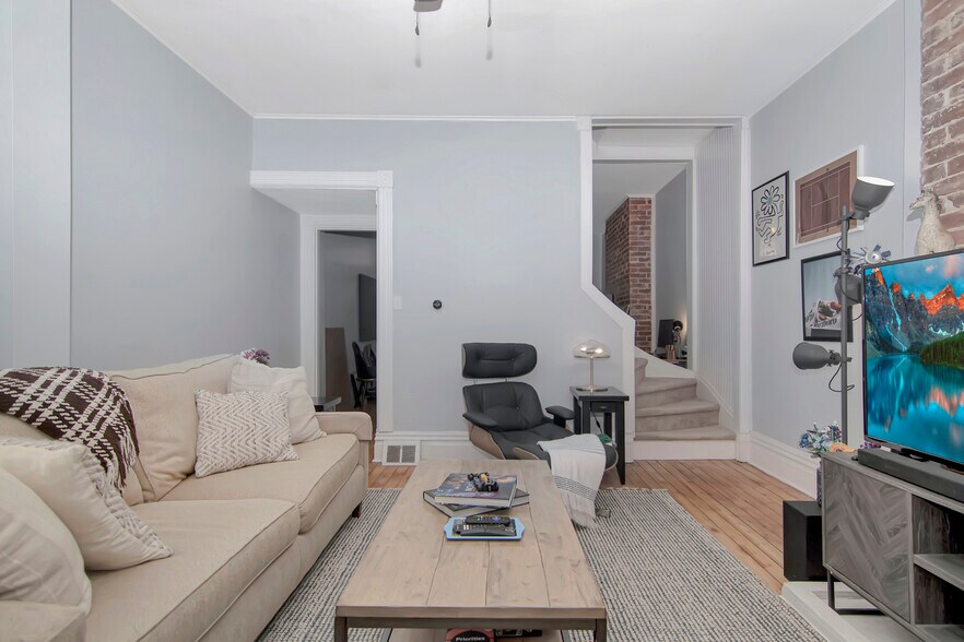 Building Photo - 452 42nd St