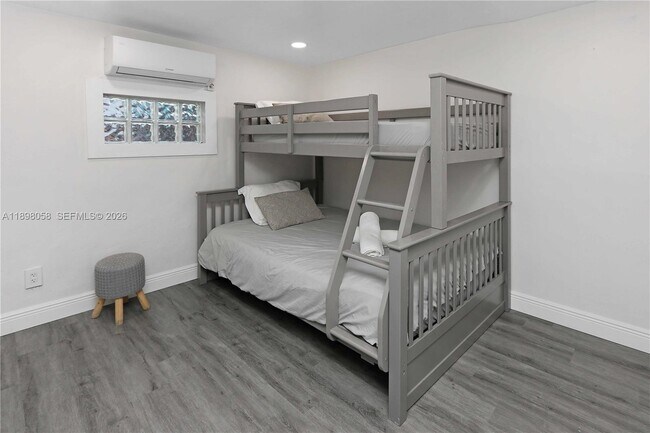 Building Photo - 1410 Polk St