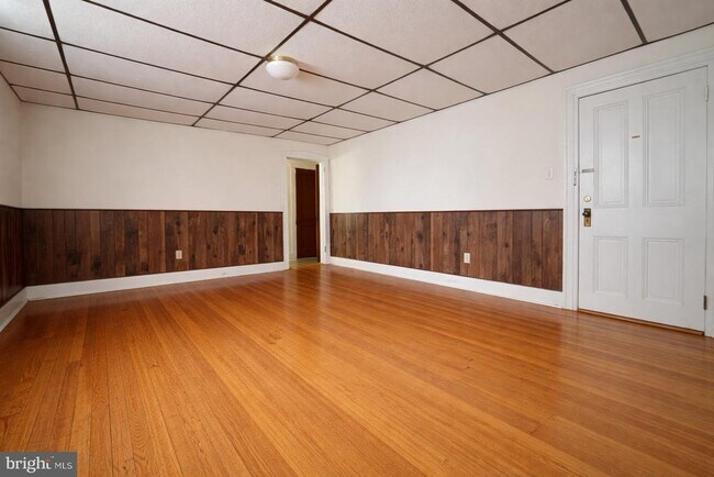 Building Photo - 115 W Broadway