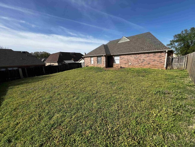 Building Photo - 1072 Red Fern Cir W