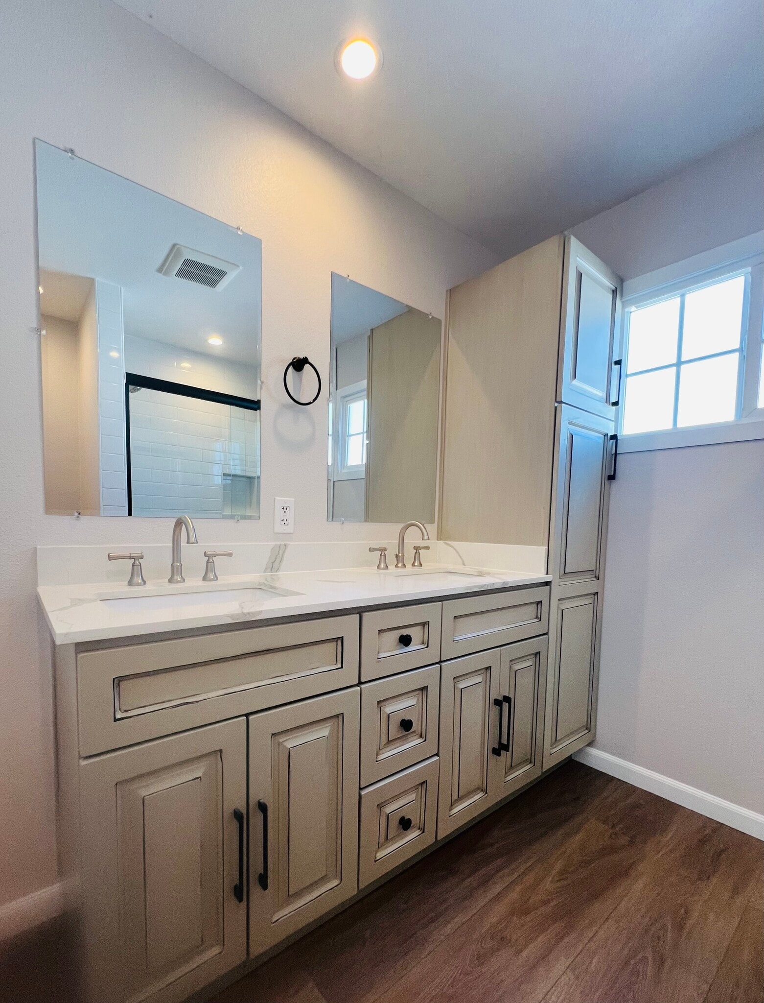 bathroom 2 - 12542 Menlo Ave