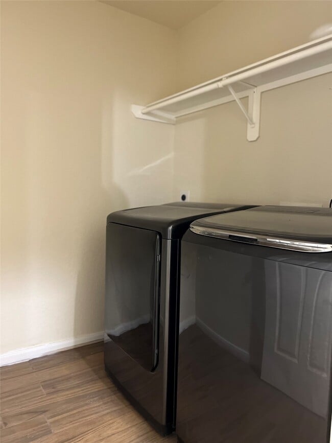 Building Photo - 839 Westwood Glen Ln