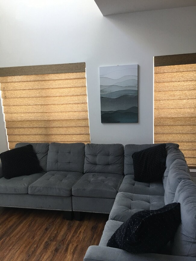 Building Photo - Great 3/2 Fully Furnished-TDY Welcome!!