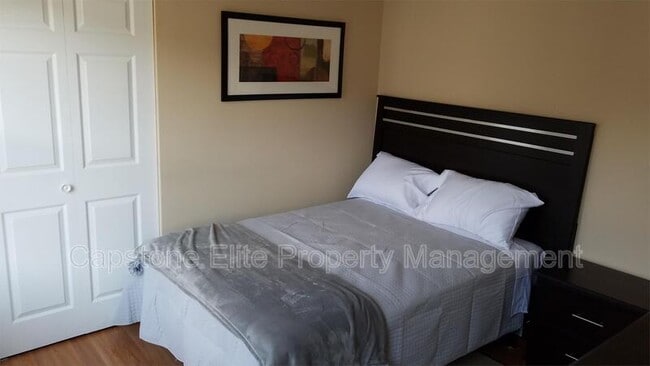 Building Photo - Society Hill Quad - Standard Room