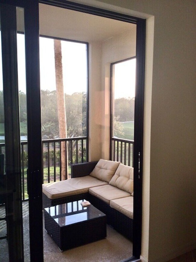 Building Photo - 2/2/ CONDO AVAILABLE NOV, DEC,@ THE  LAKEW...