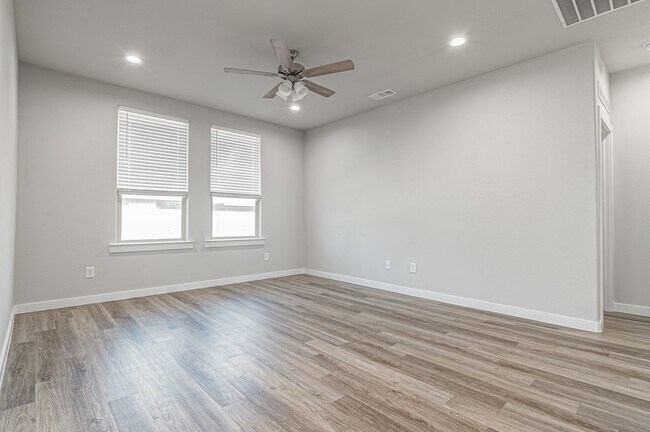 Building Photo - 2207 Matheson Dr