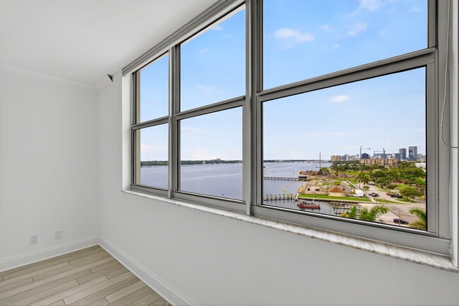 Building Photo - 2600 N Flagler Dr