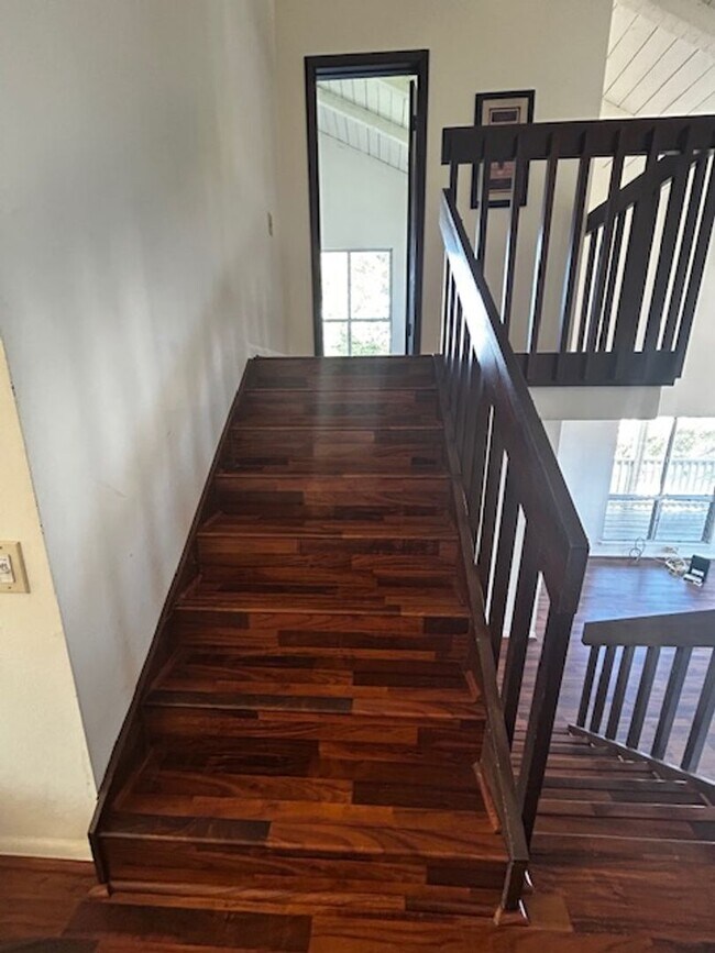 Building Photo - Available now -Mariner's Ridge 4 bedroom /...