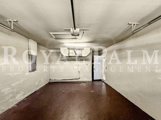 Building Photo - 1909 SW Santa Barbara Pl